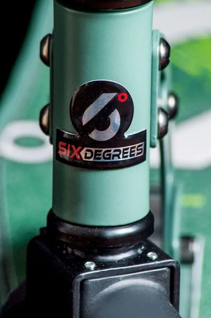 Aluminum scooter with folding mechanism and stand, 205 mm, ABEC 7, height adjustable, green
