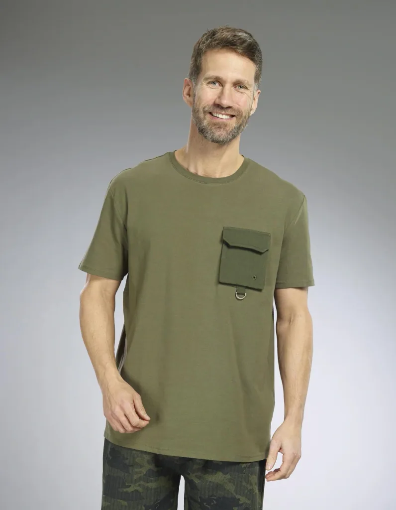 T-shirt with breast pocket, color olive, size M
