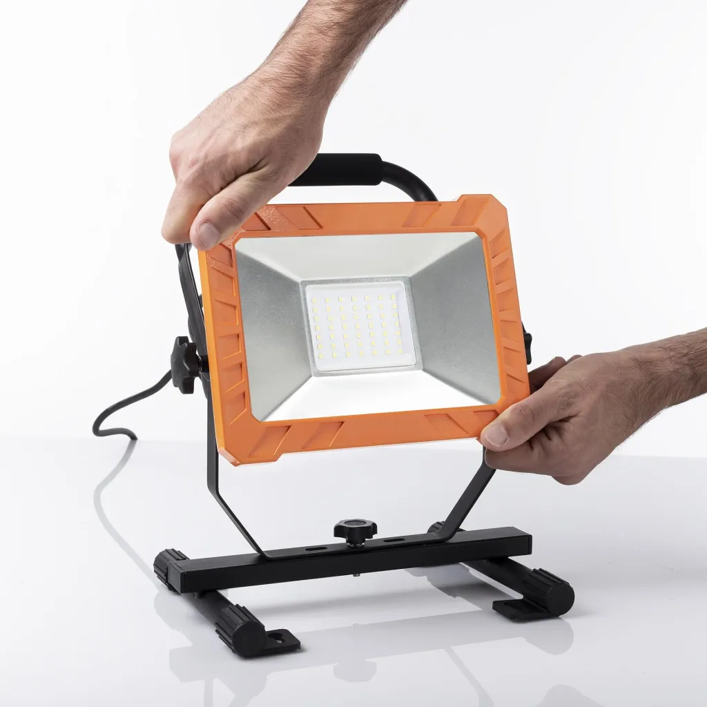 LED work light with bracket, 4000 lumens, IP65