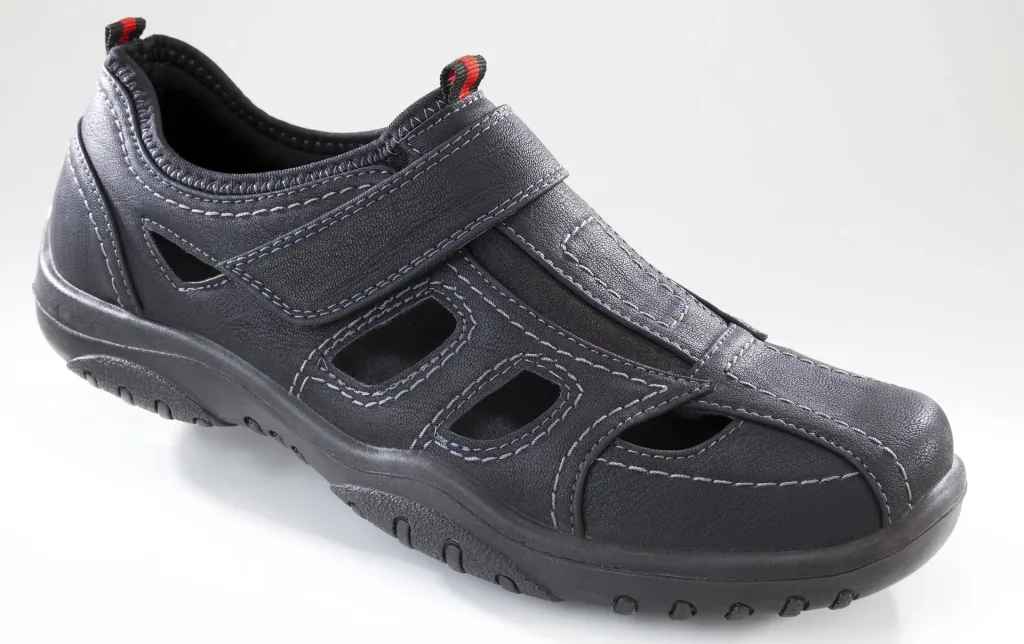 Slipper with climate zones and Velcro fastener, color black, size 41