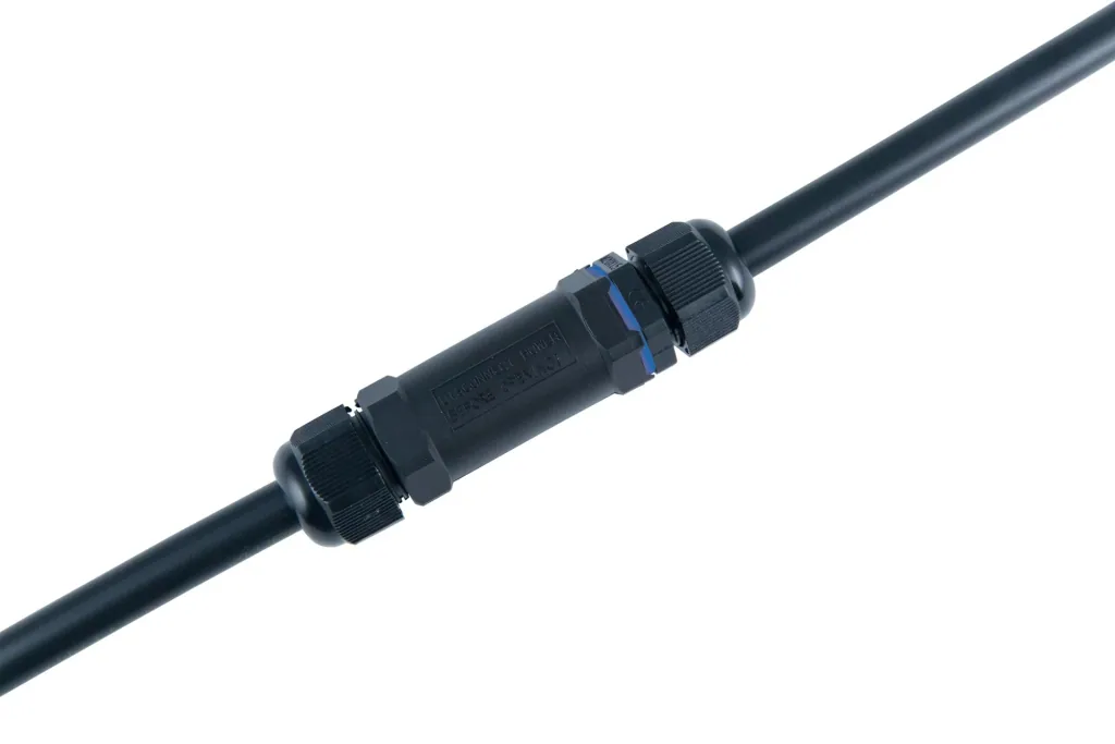 3-pin cable connector with protection class IP68