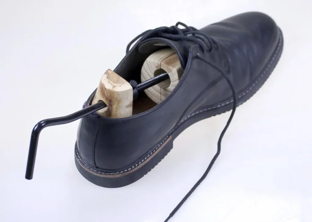 Shoe stretchers for women