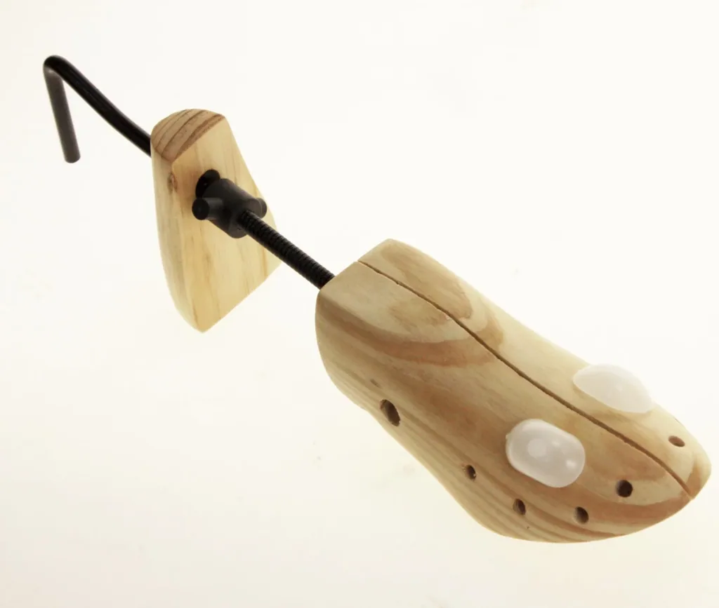 Shoe stretchers for women