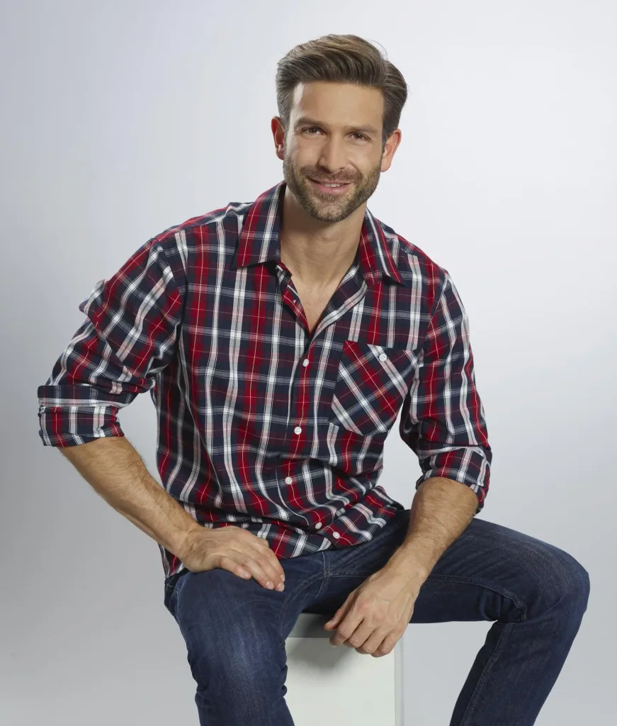 Casual shirt, red/blue checked, size 39/40