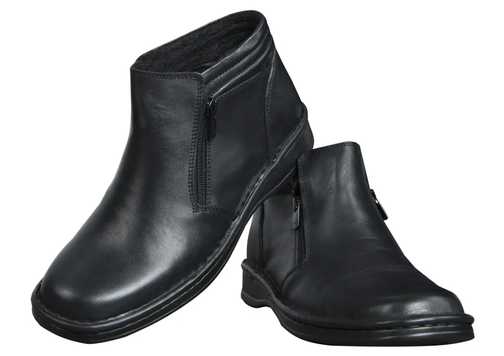 Men's ankle boots with zippers and warm lining, color black, size 40