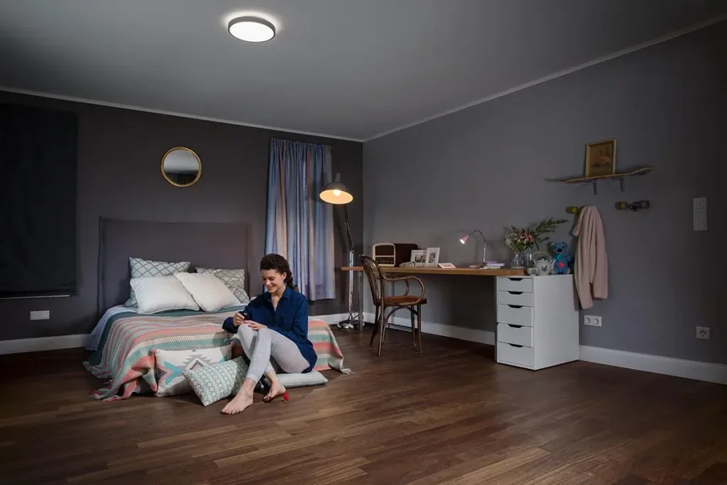 LED lamp Star in light bulb shape with daylight sensor, 10 watts, E27, warm white, matt