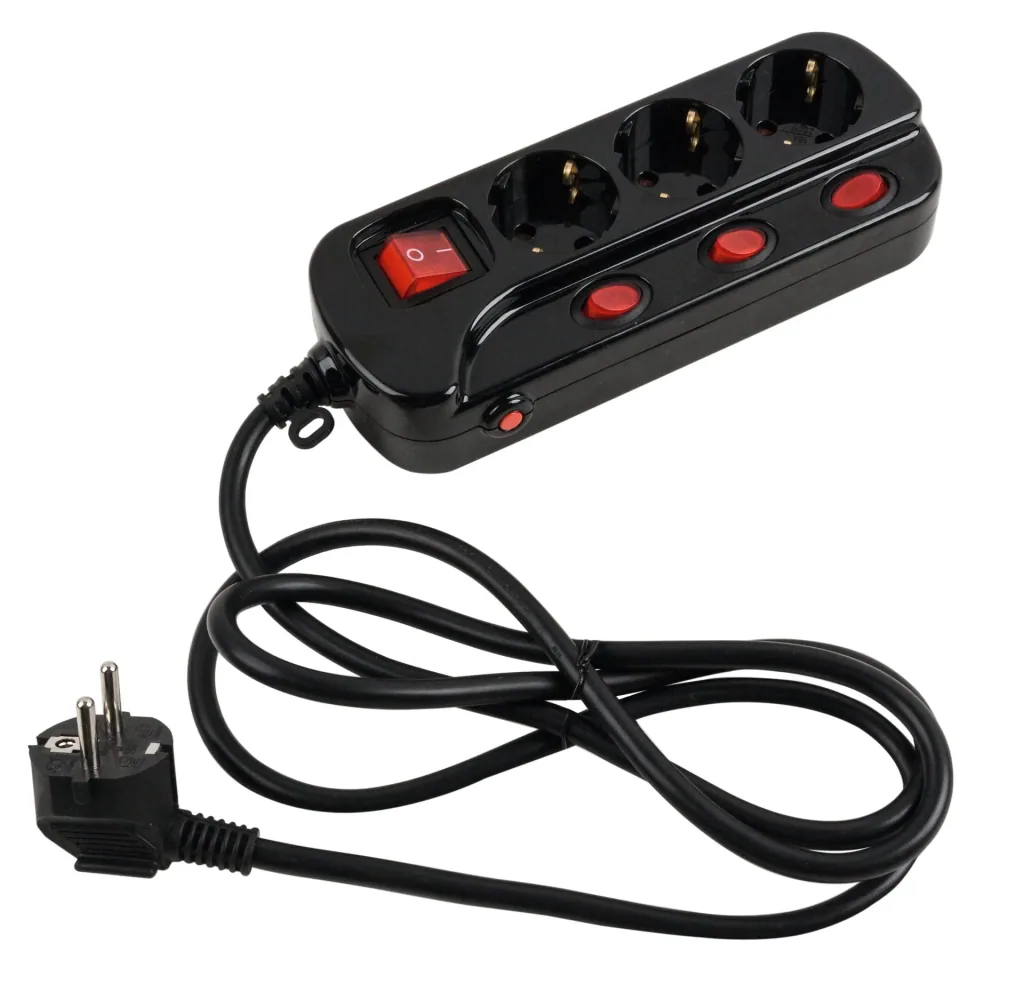Power strip with 1.5 meter connection cable - 3-way, black