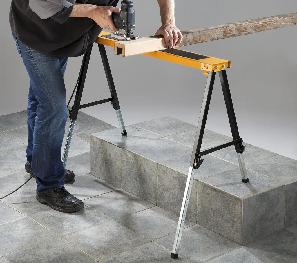 Workbench, foldable, height-adjustable