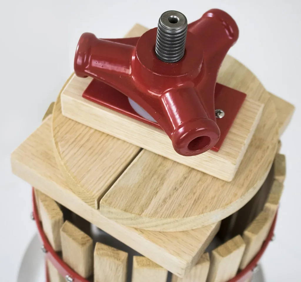 Fruit press OP 6, 6 liters with mechanical drive