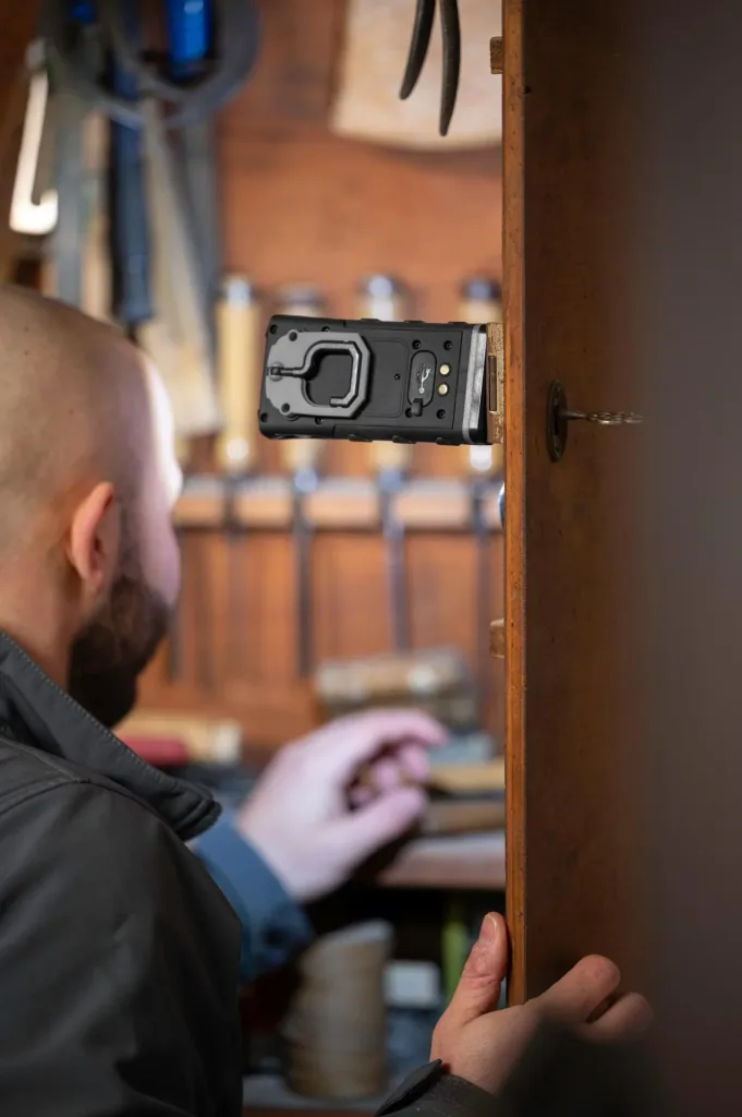 Rechargeable pocket-sized workshop light