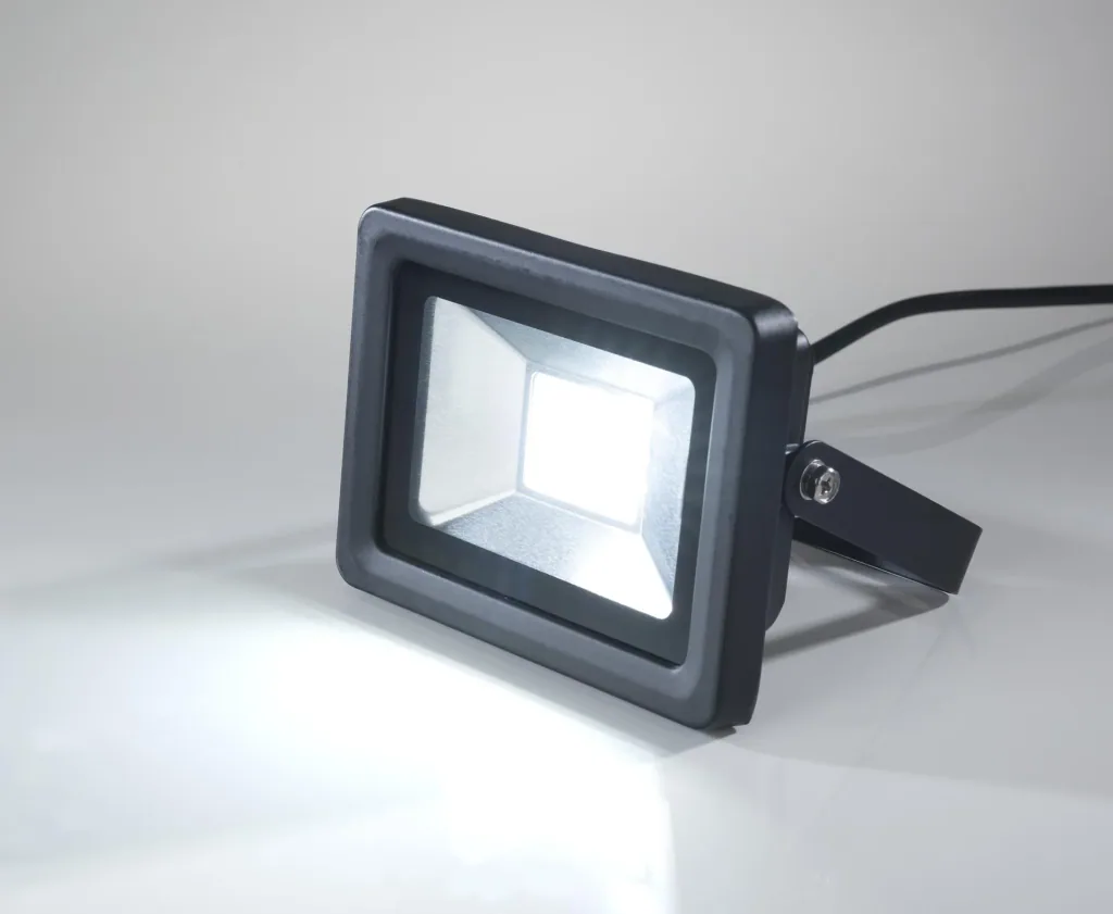 LED floodlight with motion detector, 10 watts, 800 lumens, IP44