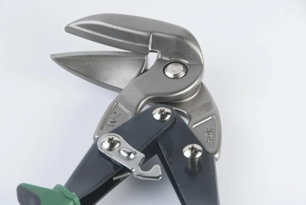 Angle figure and through-feed scissors left