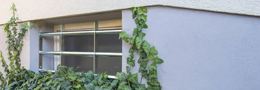 Window grille 5300 individually adjustable, 500 - 650 x 300 mm with 2 cross braces
