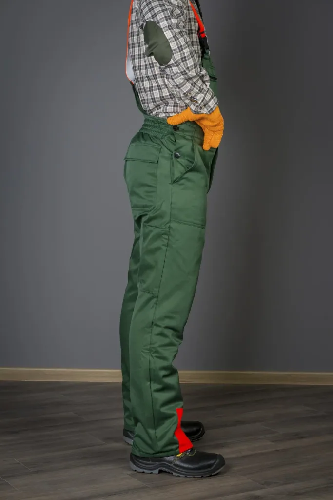 Cut protection safety starter set: trousers size 52, helmet, gloves