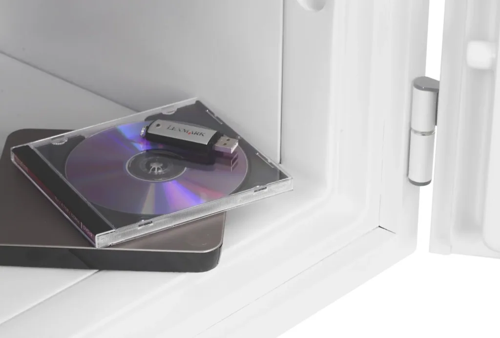Document safe Titan FS1281K with high-quality key lock, including 2 keys