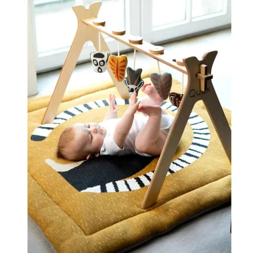 Quax Baby Play Arch Wood with knitted figures