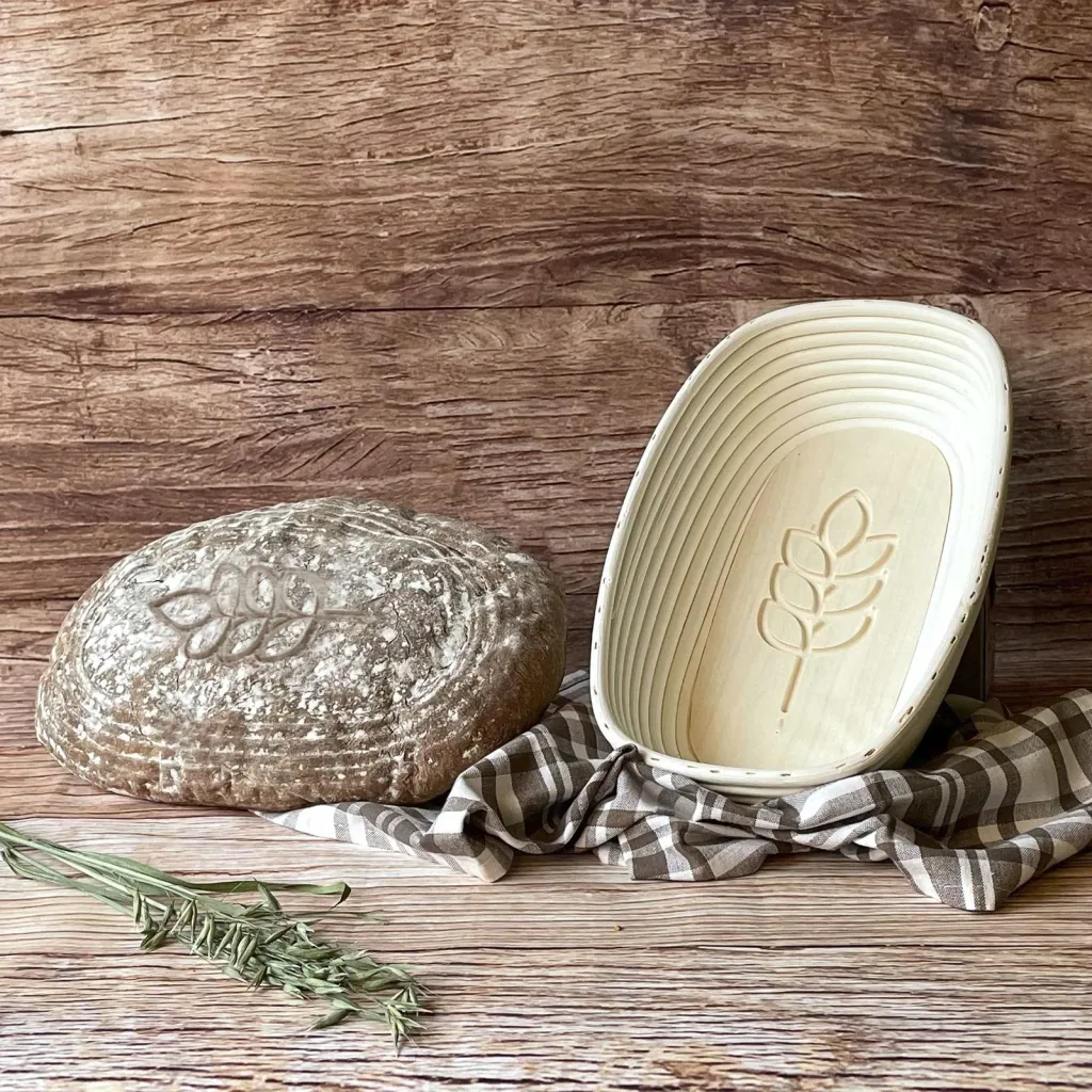 Rattan fermentation basket with wooden base and motif and practical covers