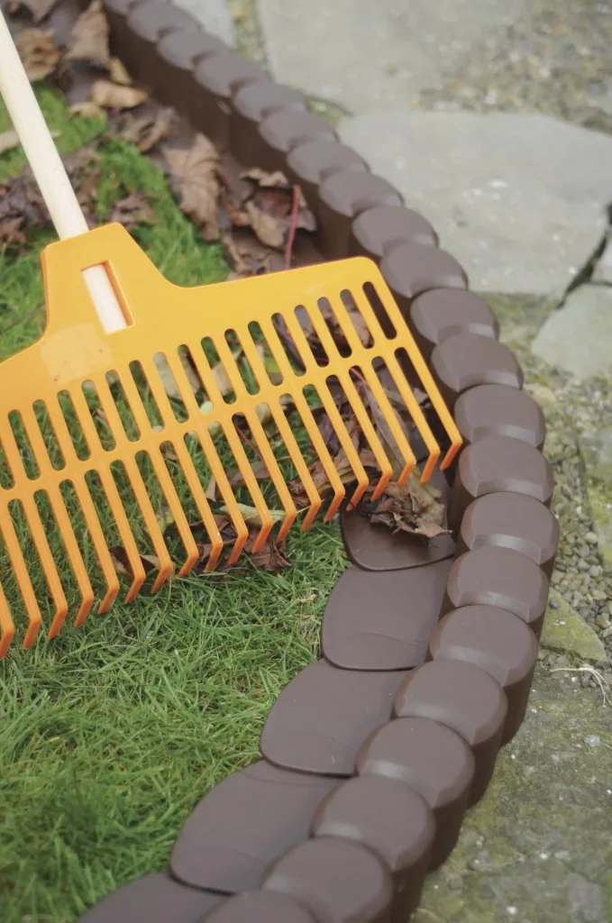 HAPPY GRASS flowerbed edging, brown - 16 pieces - 2.05 m