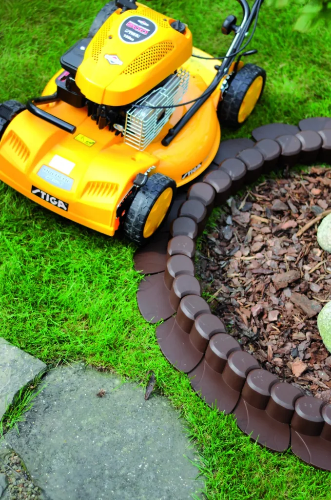 HAPPY GRASS flowerbed edging, brown - 16 pieces - 2.05 m