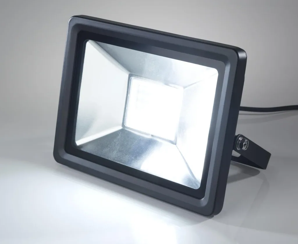 LED floodlight with motion detector, 100 watts, 8000 lumens, IP44