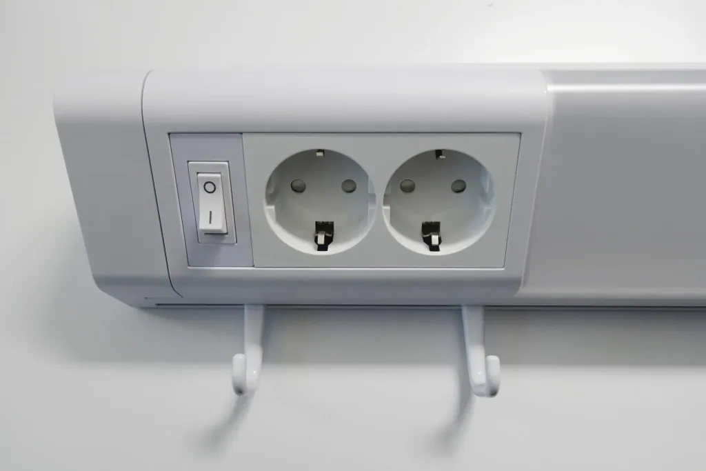 LED under-cabinet light in white with 2 sockets, 762mm