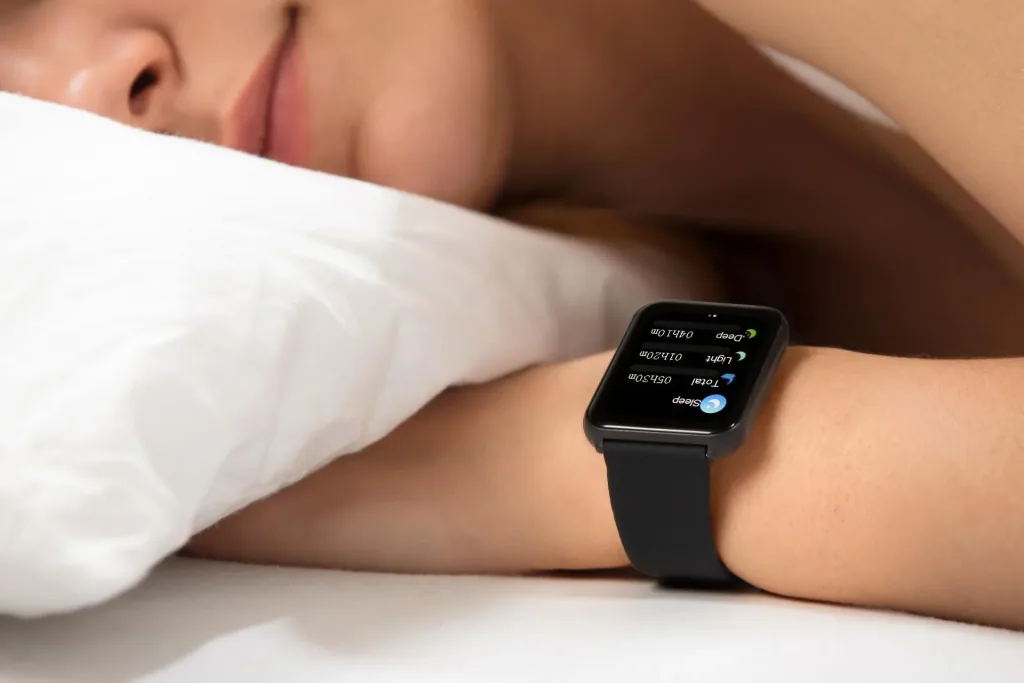 Smartwatch with monitoring of body temperature, heart rate and sleep activity