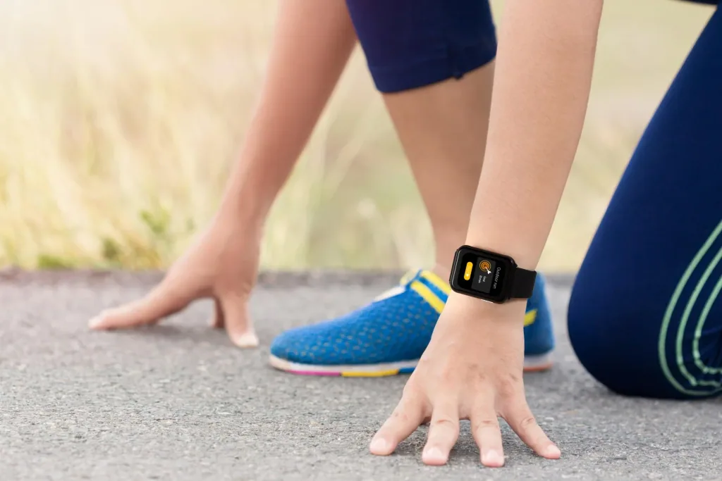 Smartwatch with monitoring of body temperature, heart rate and sleep activity