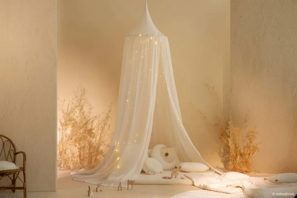 Nobodinoz bed sky "Vera" Lochsticking Natural