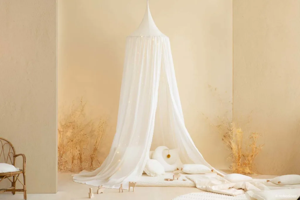 Nobodinoz bed sky "Vera" Lochsticking Natural