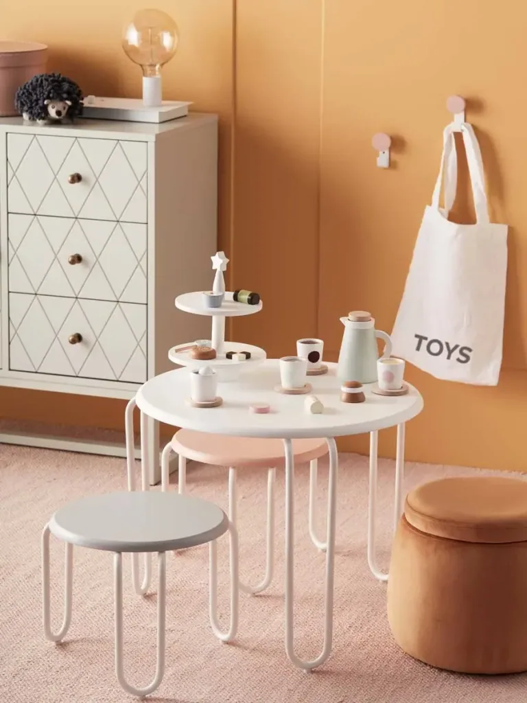 Kids concept cake stand wood