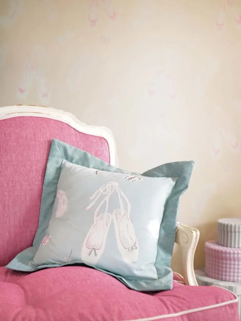 Little Sanderson Abracazoo Wallpaper Ballet Shoes Pearl Pink
