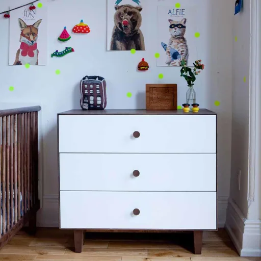 Oeuf Chest of drawers Merlin 3 drawers white/walnut feet rhea, Color feet: walnut