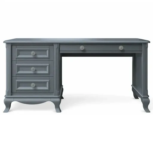 Romina Antonio desk