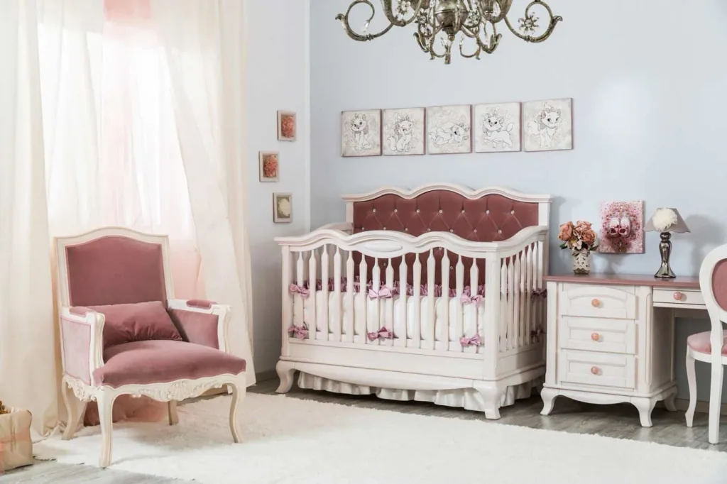 Romina Cleopatra desk