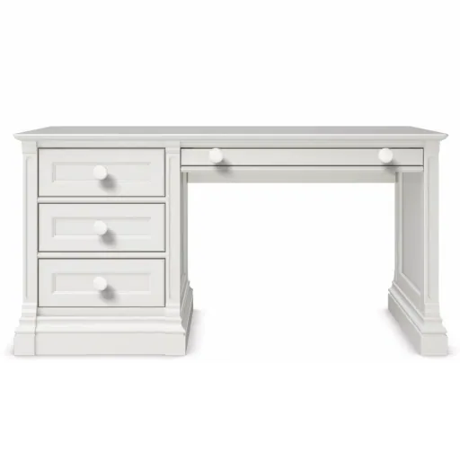 Romina Imperio desk