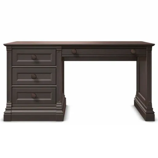 Romina Imperio desk