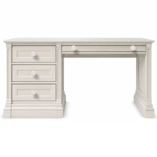 Romina Imperio desk