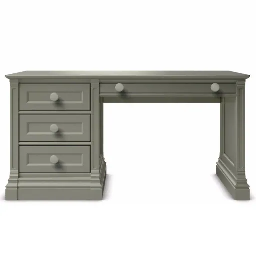 Romina Imperio desk