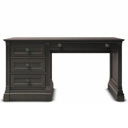 Romina Imperio desk