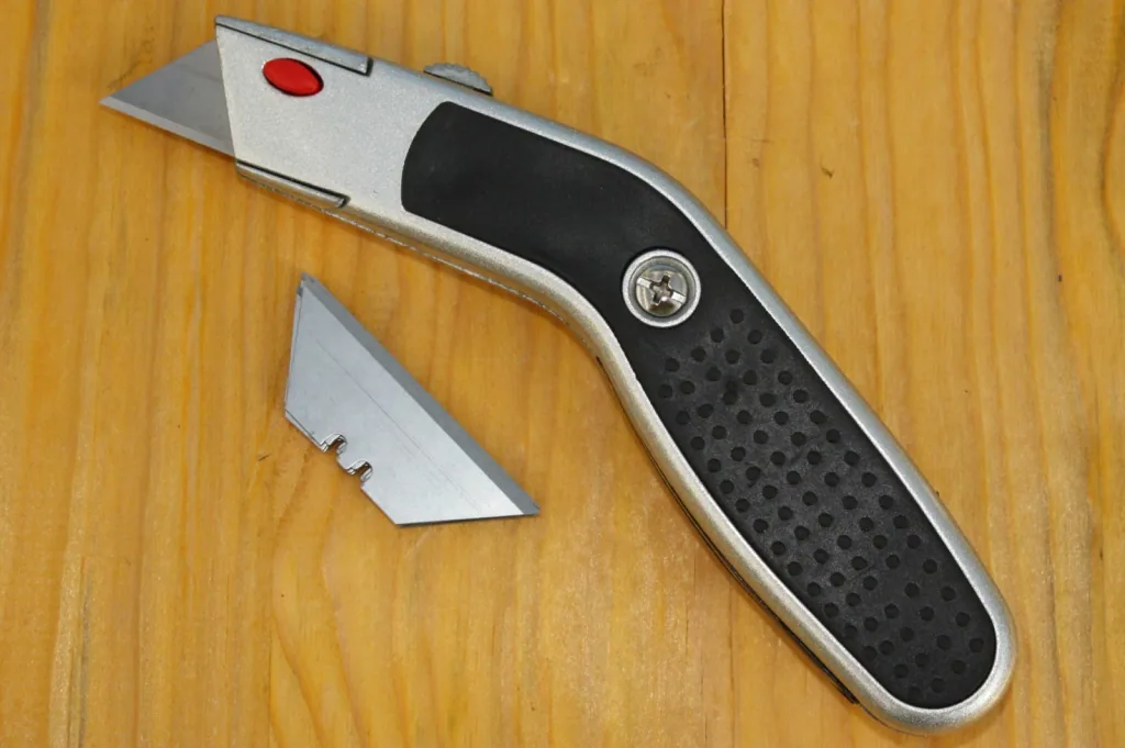Trapezoid Blade Utility Knife, Box Cutter, Carpet Knife