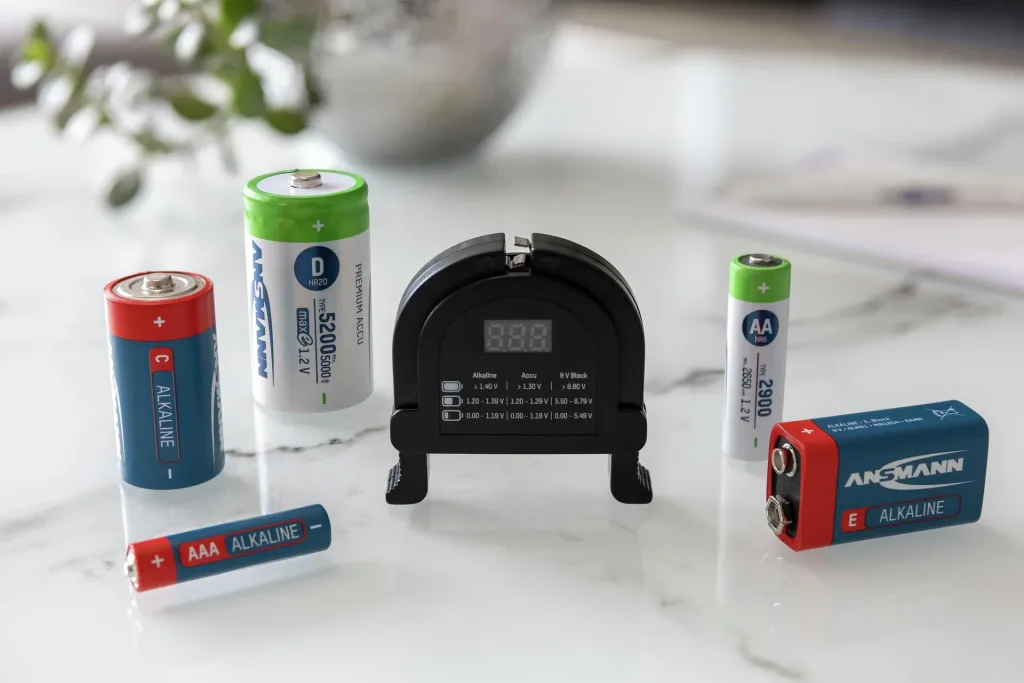 Battery tester, universally applicable