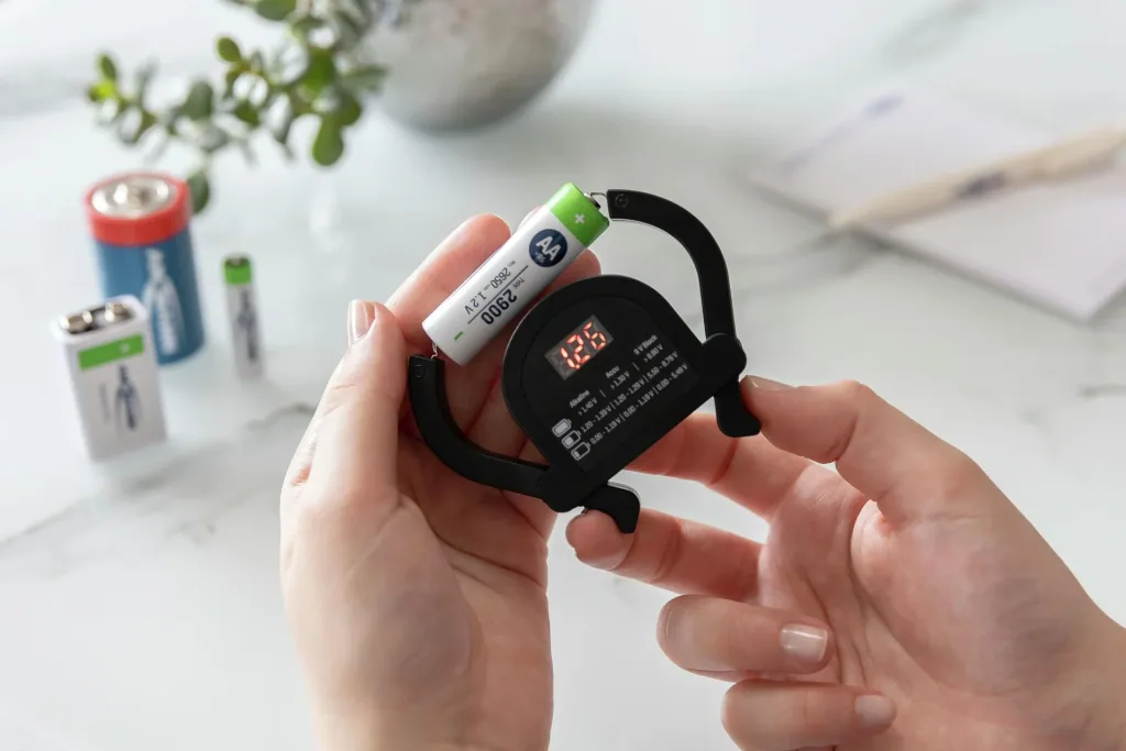 Battery tester, universally applicable