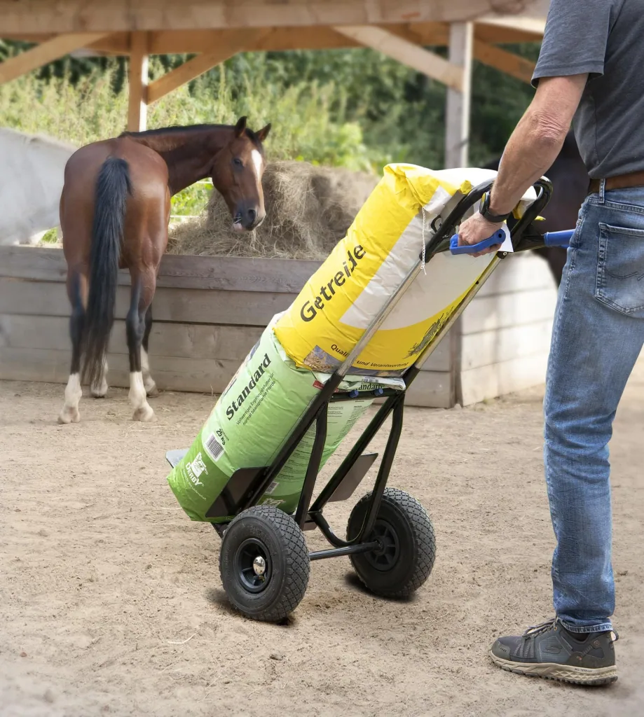 Compact, foldable sack barrow with a load capacity of 200 kg
