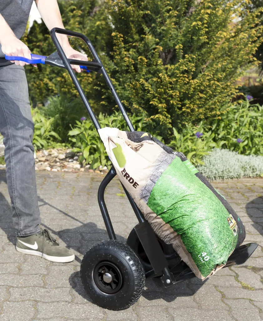 Compact, foldable sack barrow with a load capacity of 200 kg