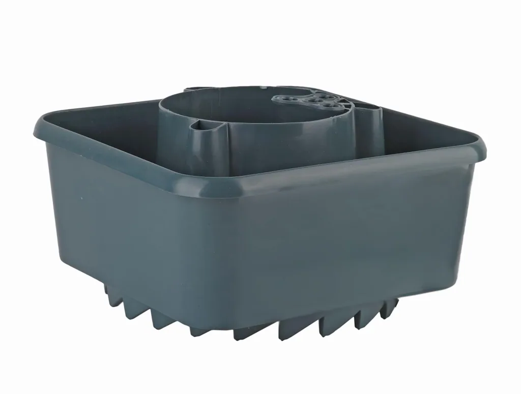 Planter with water reservoir