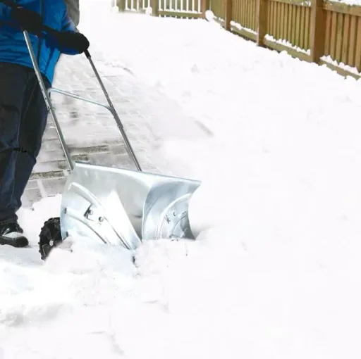 Roll snow shovel