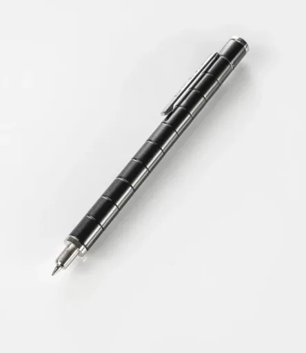 Magnetic ballpoint pen in the color: black