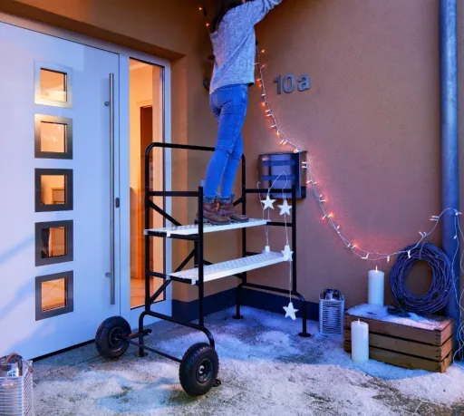 Mobile scaffolding