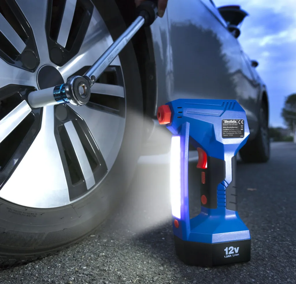 12 Volt battery-powered air pump - with work and warning light - "Hybrid"