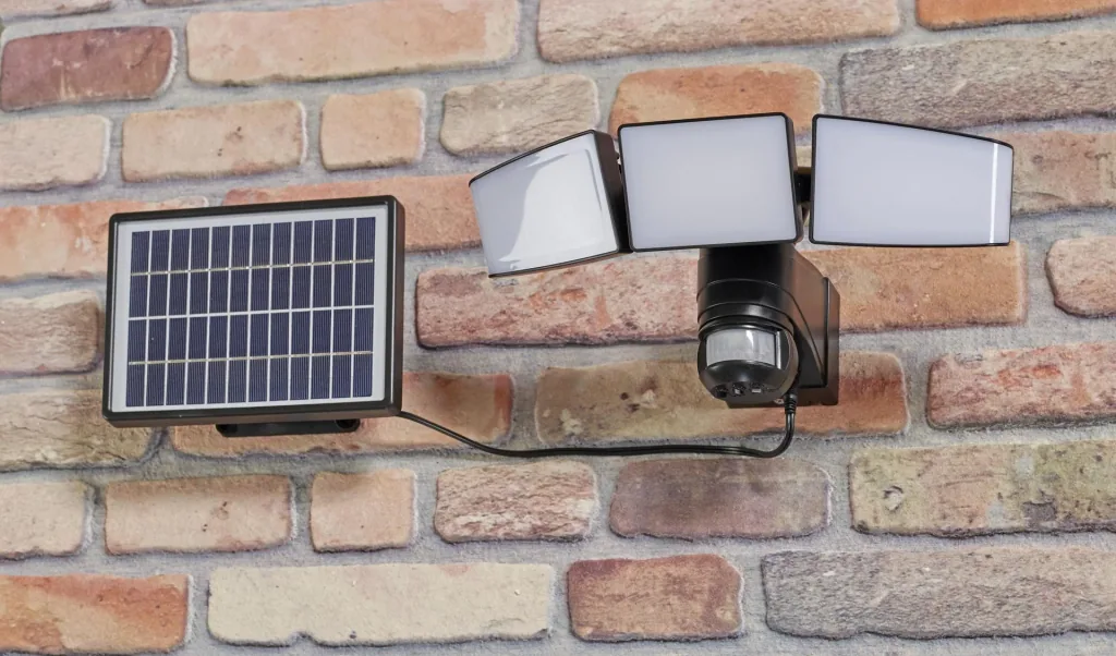 Solar LED floodlight, 15 watts with motion detector